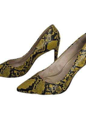Kenneth Cole Yellow and Black Snake-Print Pointed Toe Pumps Size 9